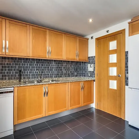 With Roof Terrace & Parking - Communal Pool And Near The Lejlighed