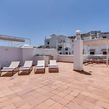 With Roof Terrace & Parking - Communal Pool And Near The * 埃斯特波纳