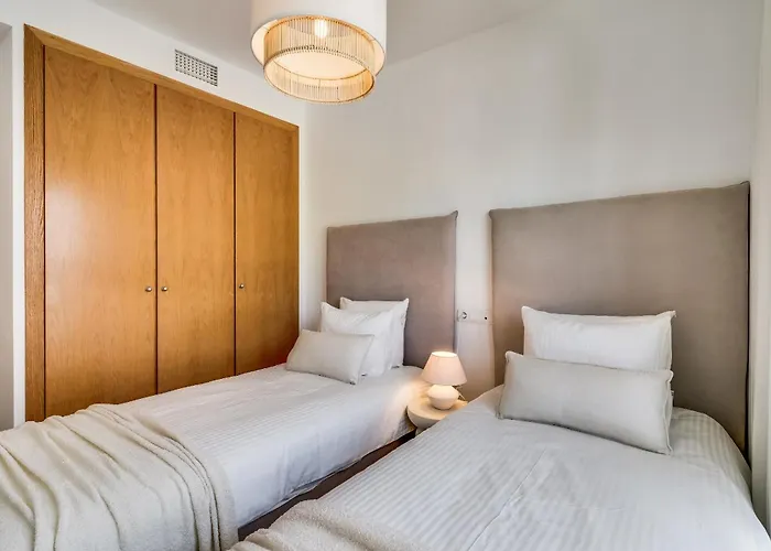 With Roof Terrace & Parking - Communal Pool And Near The 埃斯特波纳