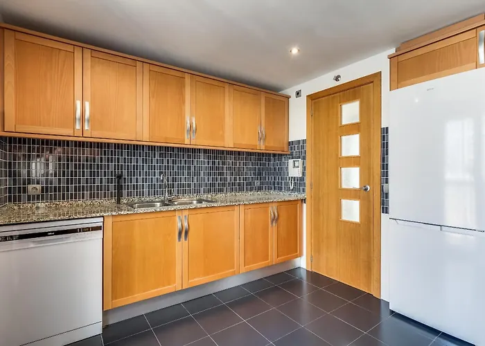 With Roof Terrace & Parking - Communal Pool And Near The 아파트