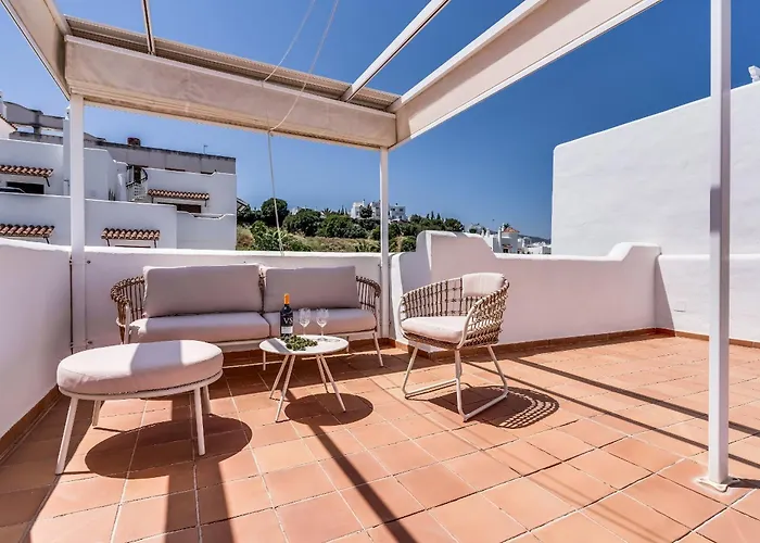 With Roof Terrace & Parking - Communal Pool And Near The * 埃斯特波纳