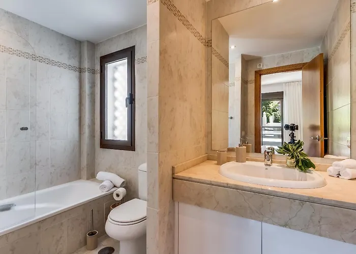 With Roof Terrace & Parking - Communal Pool And Near The 埃斯特波纳