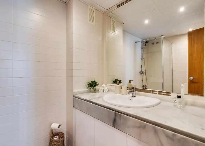 With Roof Terrace & Parking - Communal Pool And Near The 아파트 *