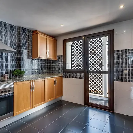 With Roof Terrace & Parking - Communal Pool And Near The * Estepona