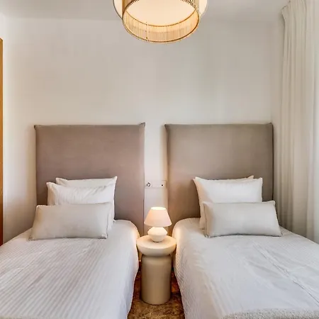 With Roof Terrace & Parking - Communal Pool And Near The Appartement Estepona