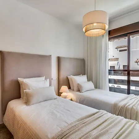 Apartment With Roof Terrace & Parking - Communal Pool And Near The Estepona