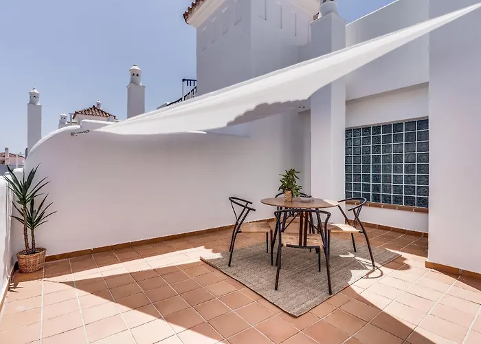 With Roof Terrace & Parking - Communal Pool And Near The Apartment Estepona
