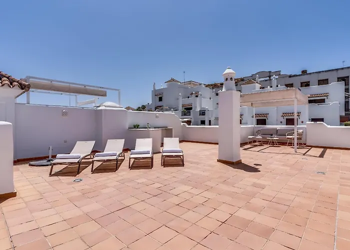 With Roof Terrace & Parking - Communal Pool And Near The * Estepona